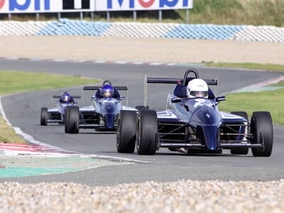 Stage de Pilotage en Formule Renault au Circuit de Pont l'Évêque