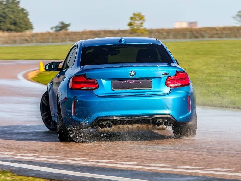 découverte des techniques de drift en bmw m2 sur circuit