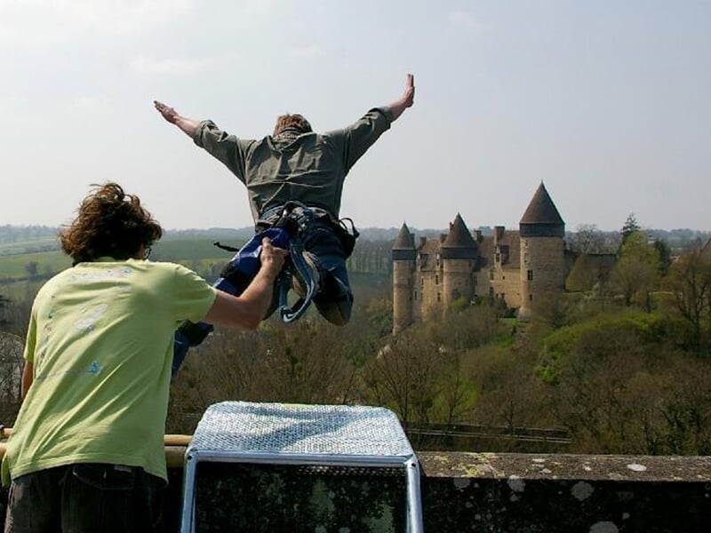 saut à l'élastique du viadux de Culam avec vue sur son château-fort