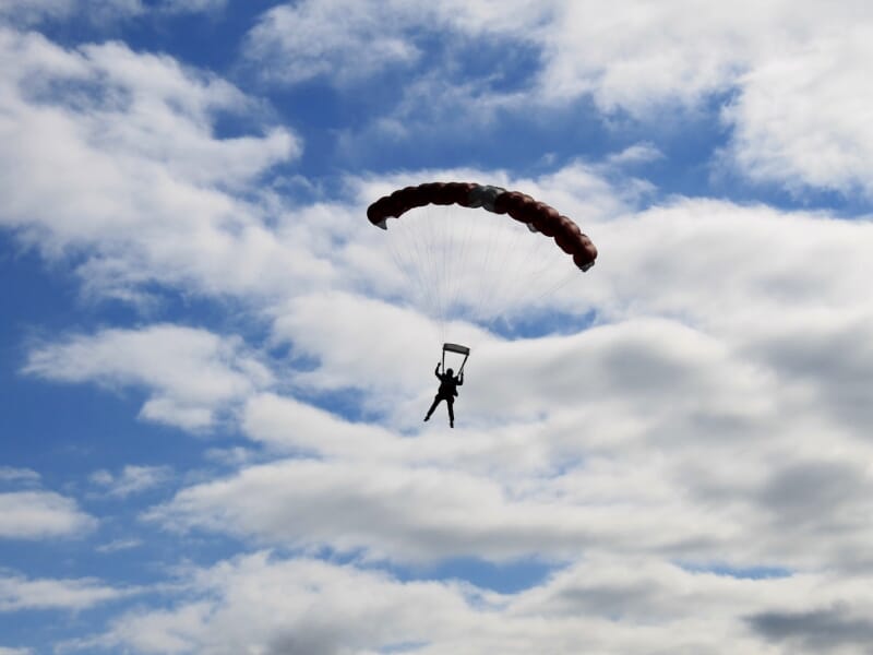 Saut d'Initiation au Parachute seul près de Cahors