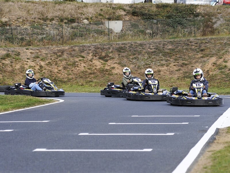 course de karting sur circuit