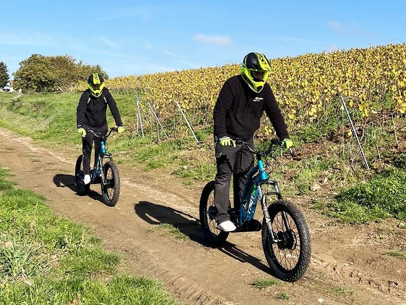 parcourir les sentiers de randonnées à trottinette électrique