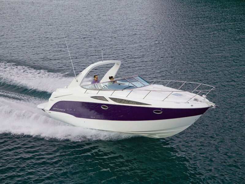 Bateau voguant sur l'océan
