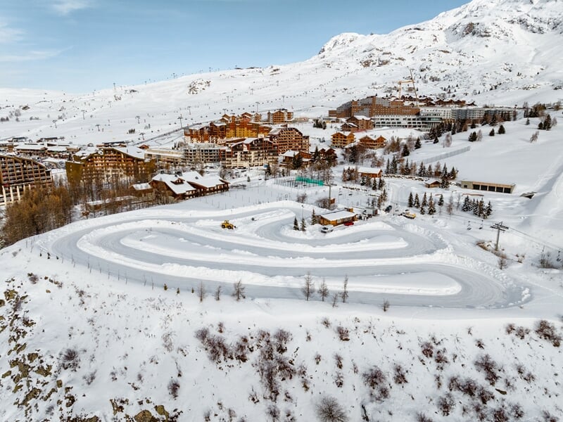 Circuit de pilotage sur glace dans les Alpes