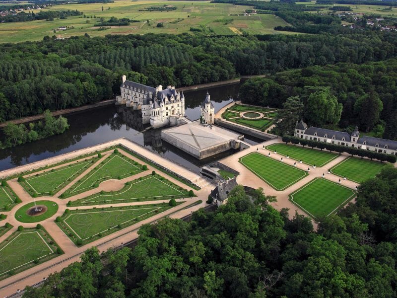 Baptême de l'Air en Hélicoptère au-dessus des châteaux de la Loire