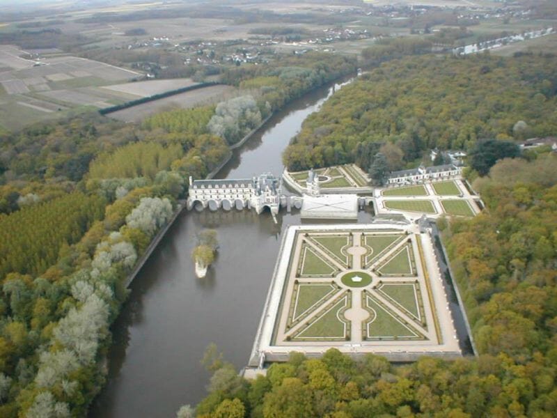 Baptême de l'Air en Hélicoptère au-dessus des châteaux de la Loire