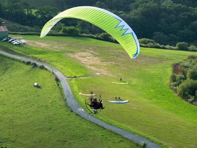 Préparation à l'atterrissage en paramoteur