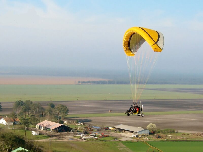 Survoler les Pyrénées-Atlantiques en paramoteur ULM