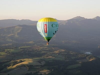 Vol en Montgolfière dans le Cantal - Survol des Volcans d'Auvergne