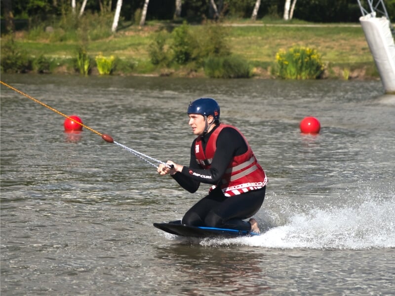 homme sur un kneeboard à saint-viaud