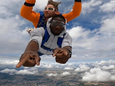 Saut en Parachute en Tandem près de Poitiers