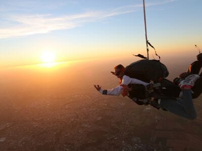 Saut en Parachute en Tandem à Niort