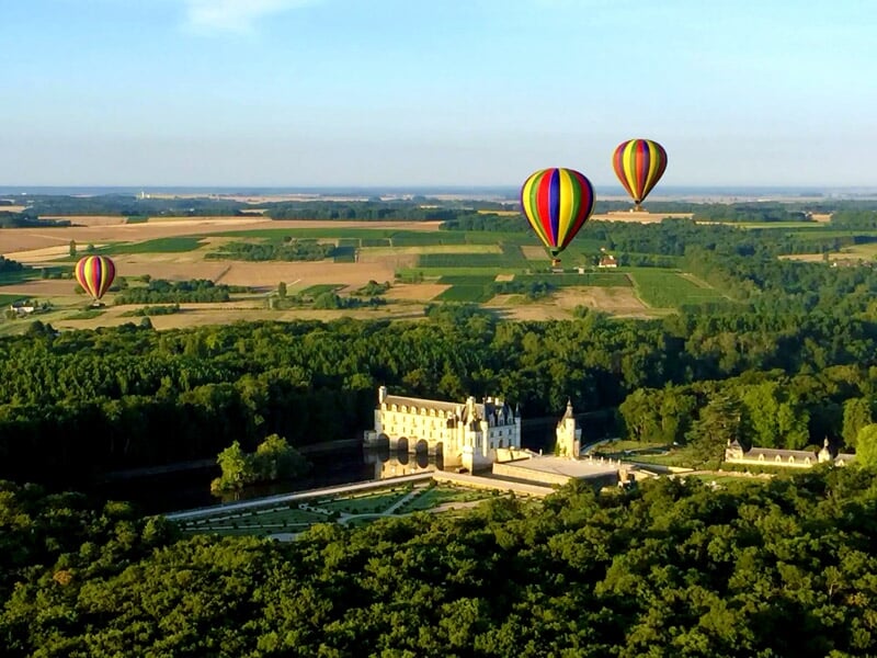 Belle vue panoramique sur le Château de Chenonceaux et le Cher