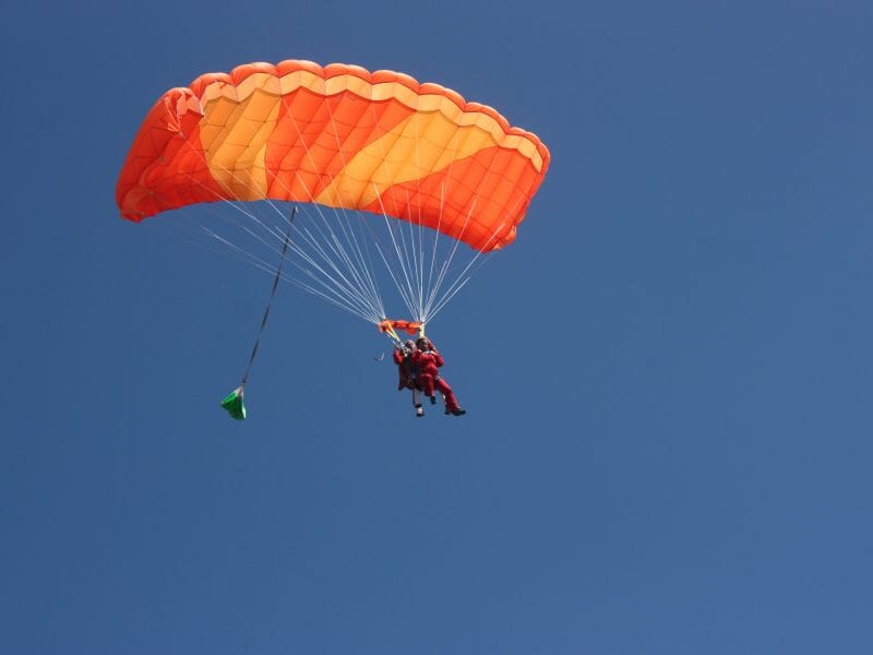 Saut en Parachute en Tandem à Amiens