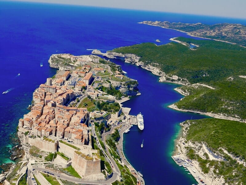 Baptême en Hélicoptère en Corse - Survol des plages de la Baie d'Ajaccio