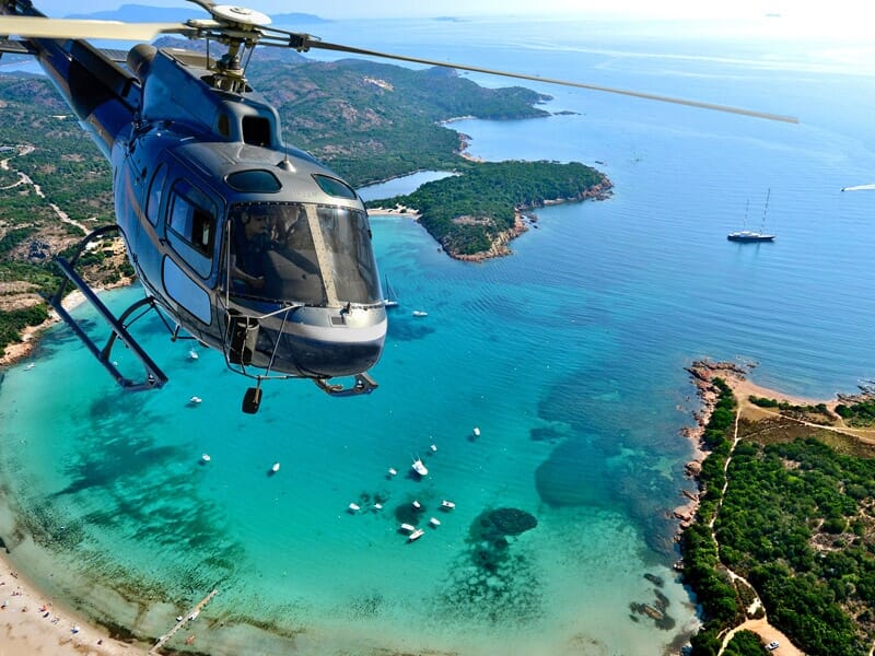 Baptême en Hélicoptère en Corse - Survol des plages de la Baie d'Ajaccio