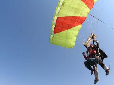 Saut en Parachute en Tandem à Nîmes