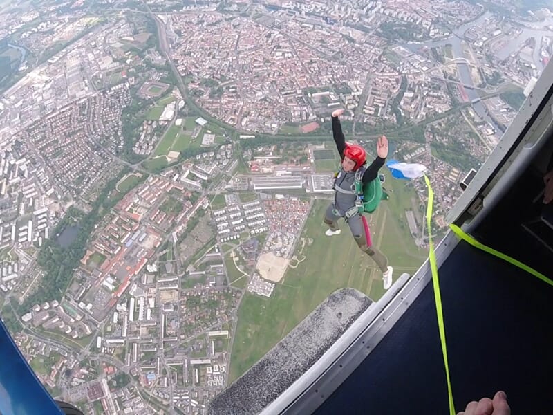 Saut d'Initiation en Parachute en Ouverture Automatique à Dijon