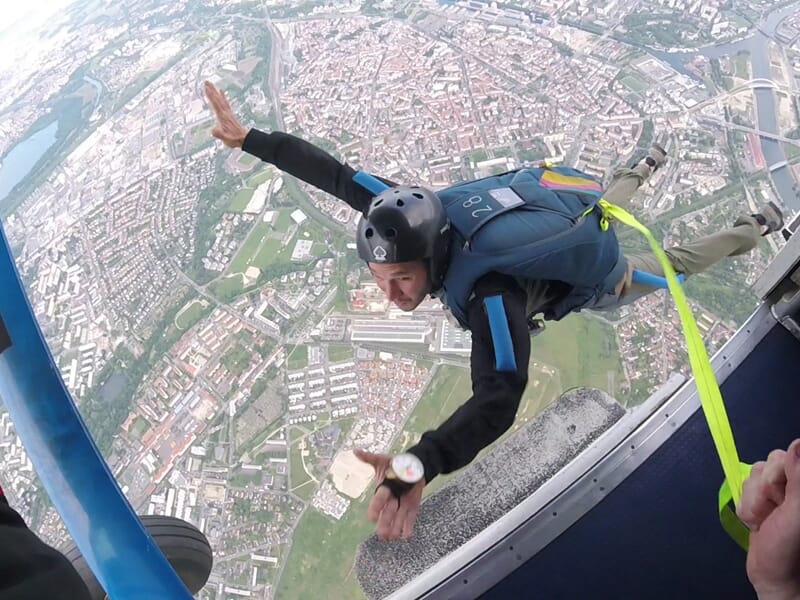 Saut d'Initiation en Parachute en Ouverture Automatique à Dijon