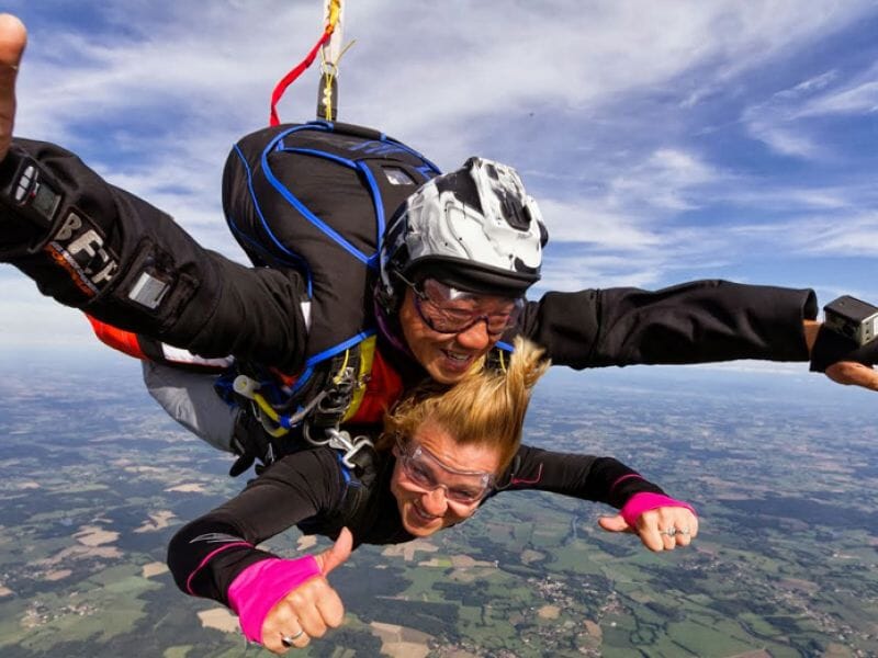 Saut en Parachute en Tandem à Dijon