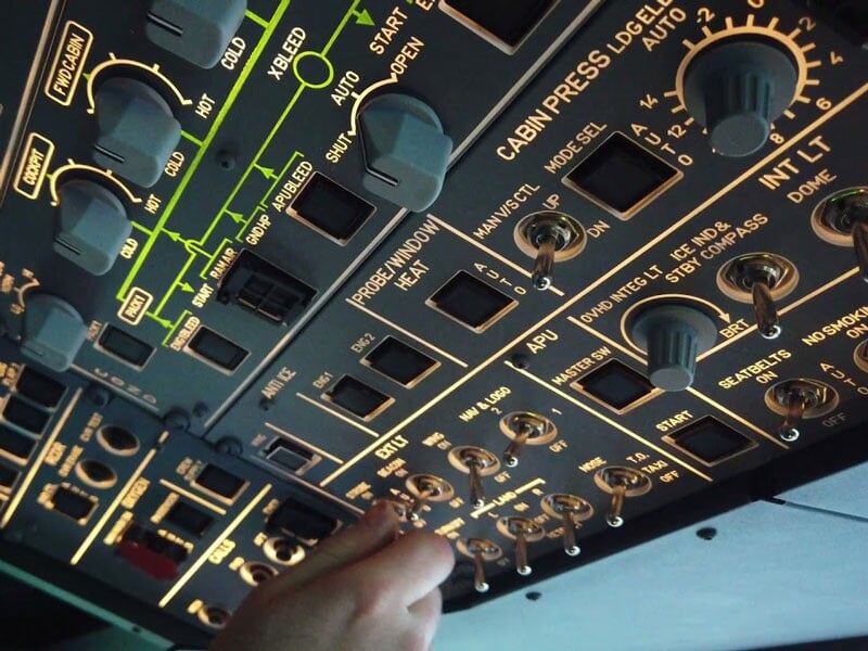 Réalisme des commandes du cockpit de l'Airbus A320