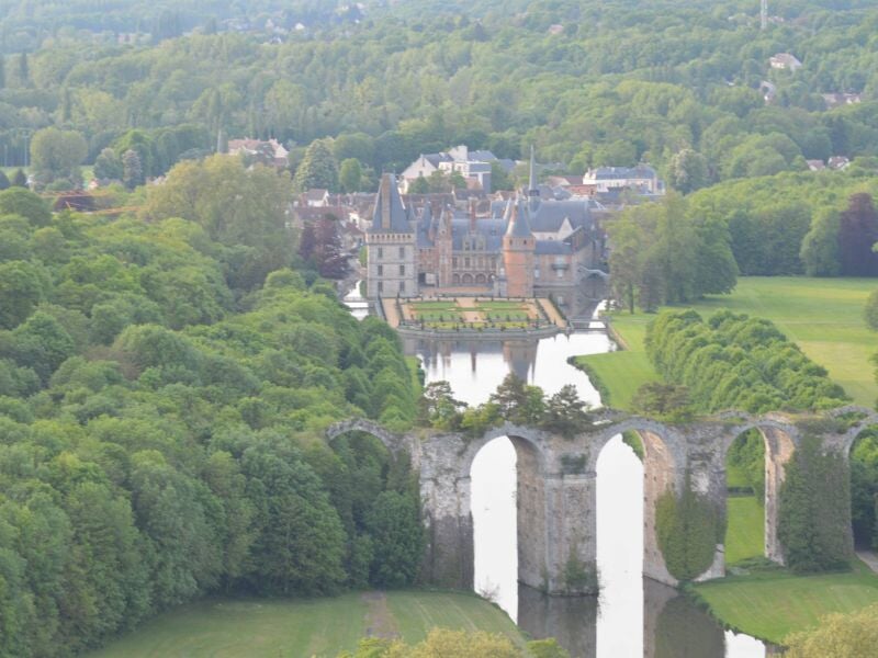 l'aqueduc de maintenon et le château de maintenon vus du ciel