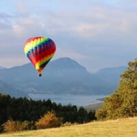 avis Vol en Montgolfière près de Briançon - Survol du Lac de Serre-Ponçon 