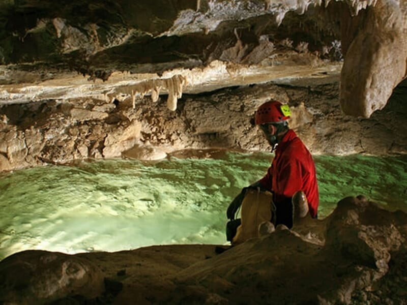 Spéléologie près de Métabief - Grotte aux Fées