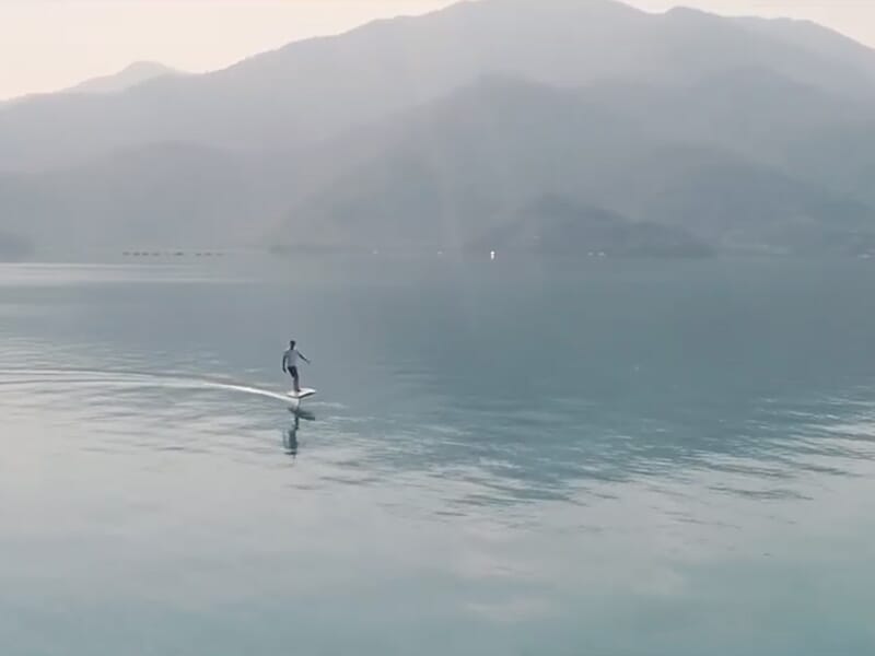 Surf Électrique sur la Côte d'Azur - E-foil en région de Nice