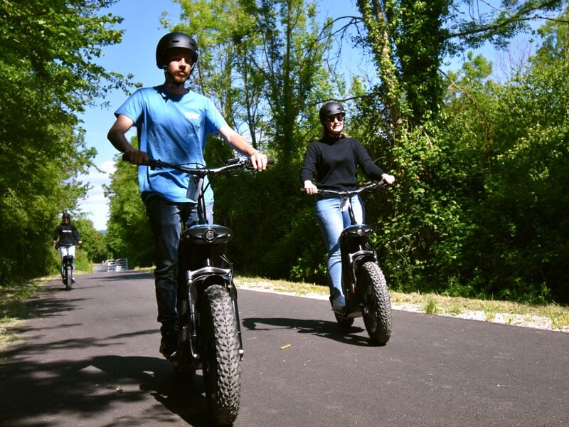 parcourir les routes en trottinette