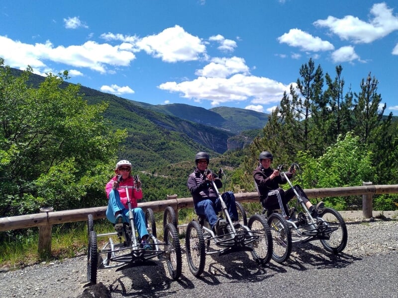 faire une pause durant la randonnée quadbike pour prendre des photos