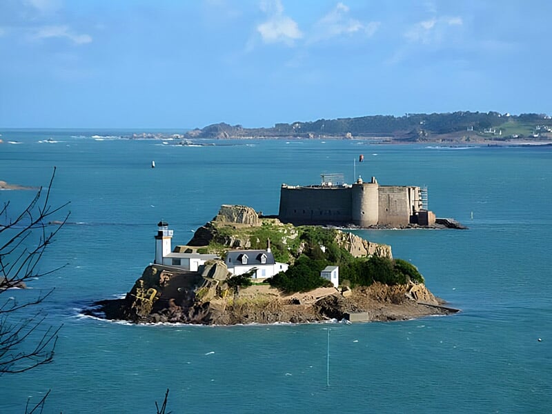 Survol en hélicoptère de l'Île Louët