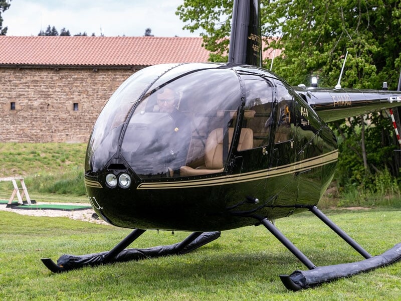 vue sur l'hélicoptère avant le décollage à chalon