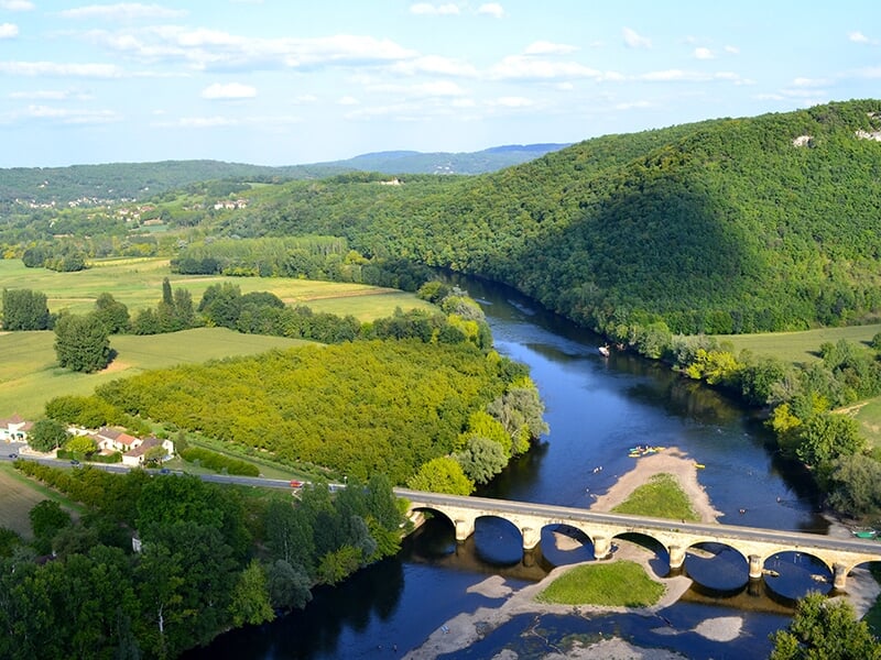La Dordogne et ses châteaux médiévaux vus du ciel
