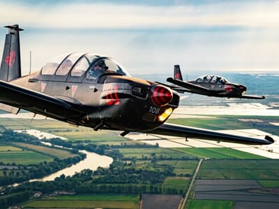 Vol en Avion Militaire en Patrouille avec Survol de la Camargue