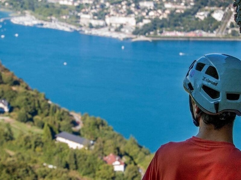 Découvrir le plus beau lac de Savoie en via ferrata