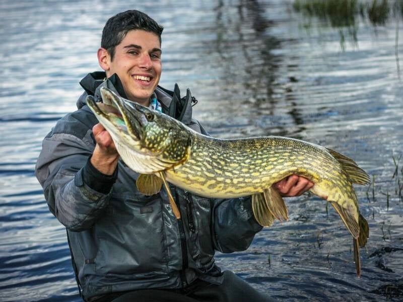 le guide de pêche et sa prise en lozère