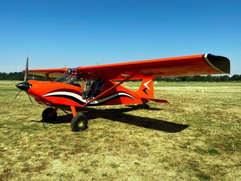 avion ulm tetras baroudeur vu de côté près d'épinal