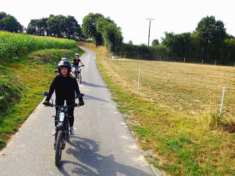 Randonnée en Moto Electrique Tout-Terrain près de Morlaix