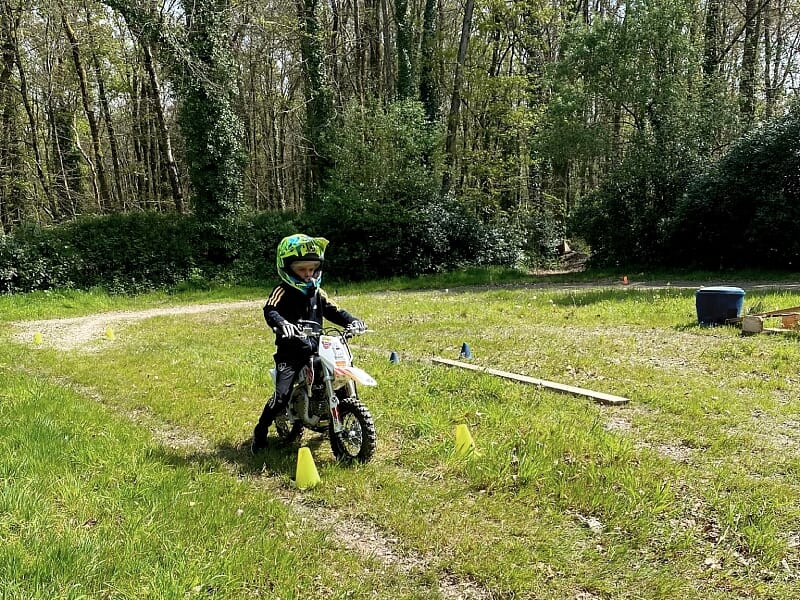 Initiation au Pilotage Moto-Cross pour Enfant près de Morlaix