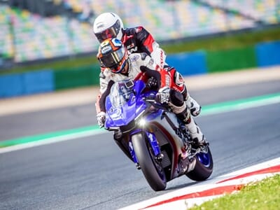 coffret cadeau 100% Moto Classique Baptême Passager Moto en Yamaha R1 - Circuit du Val de Vienne