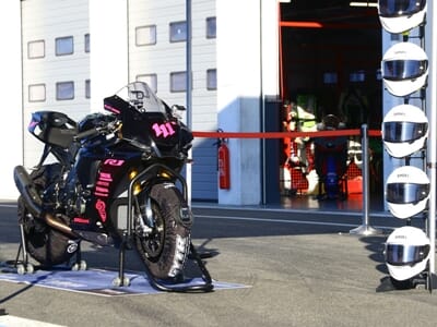 coffret cadeau 100% Moto Classique Baptême de Moto en Yamaha R1 sur le Circuit de Nogaro