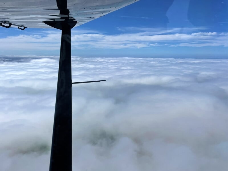 Baptême de l'air au-dessus des nuages