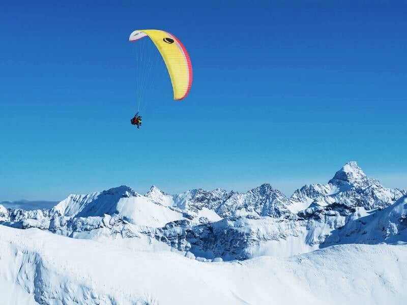baptême de parapente en hiver à courchevel
