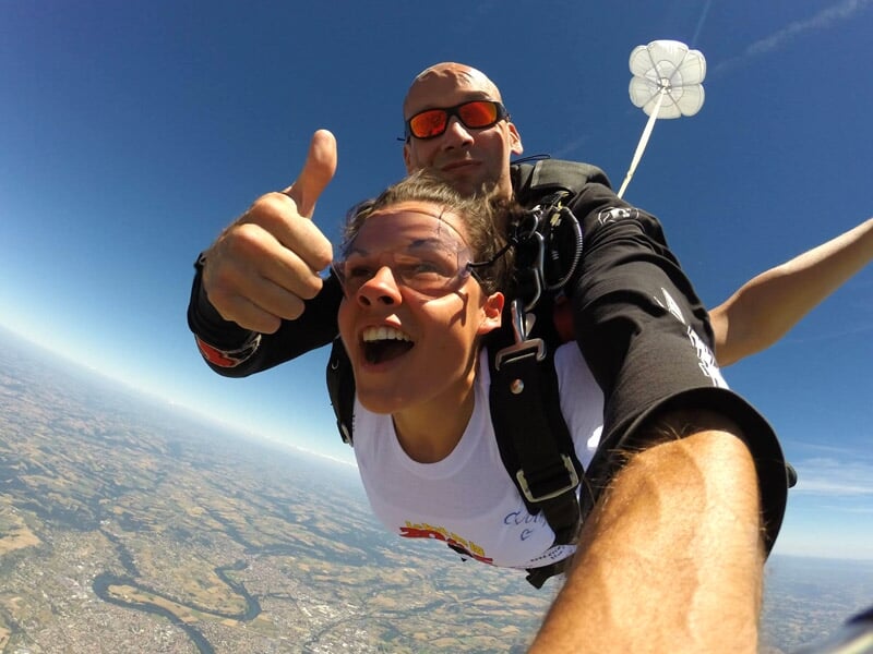 une chute dans les airs à toute vitesse
