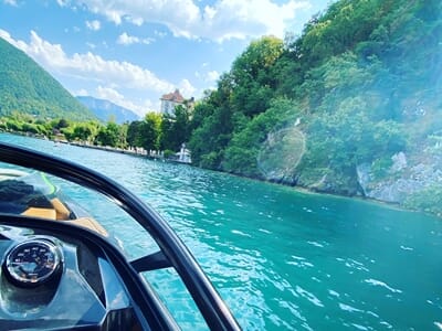 Location de Bateau avec Skipper au Lac du Bourget