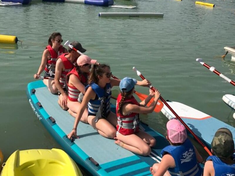 des amies sur un paddle xxl
