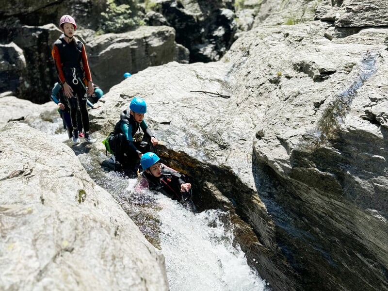 glissade sur un toboggan naturel