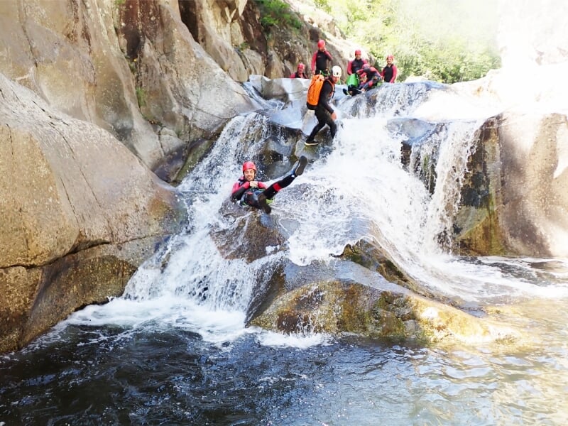 groupe de canyonistes dans le chassezac