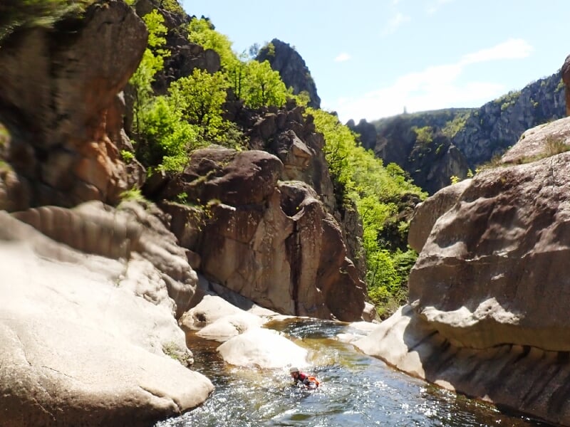nage dans le canyon du chassezac